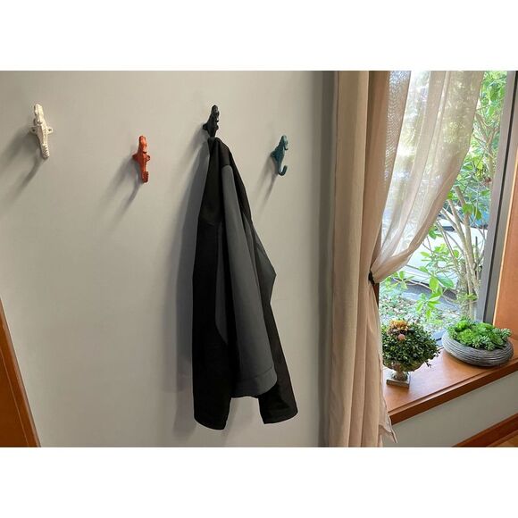 Set of 4 Coastal Cast Iron Seahorse Decorative Wall Hooks 5 Inches High - Picture 2 of 7